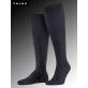 AIRPORT chaussettes au genou de Falke - 6370 dark navy